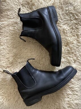 Blundstone Black Leather Chelsea Boots